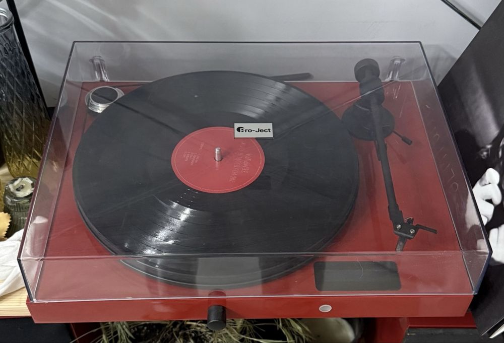 Виниловый проигрыватель Pro-Ject JUKEBOX E1 RED OM5E