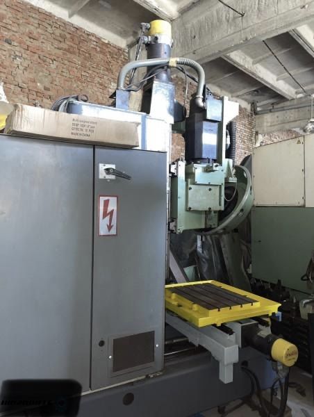 3 осна CNC фреза с ЦПУ Fanuc 6M - Вертикален обработващ център