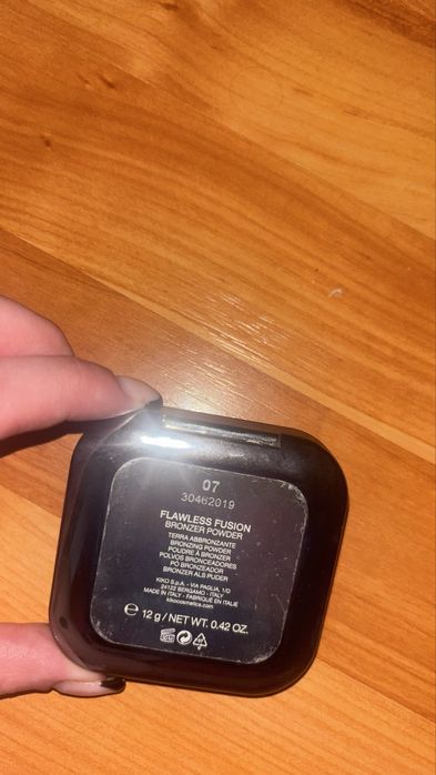 Палитра за сенки Revolution и бронзант на Kiko