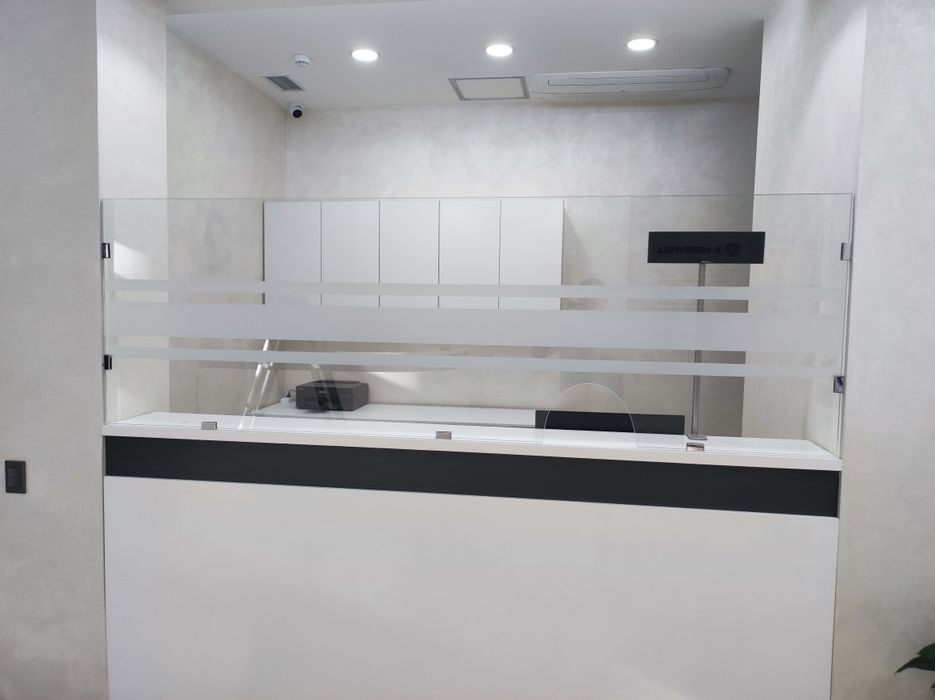 Ойна кесиш хизмати ва урнатиш устанофка. Zerkila ,Vitrina, Витрины