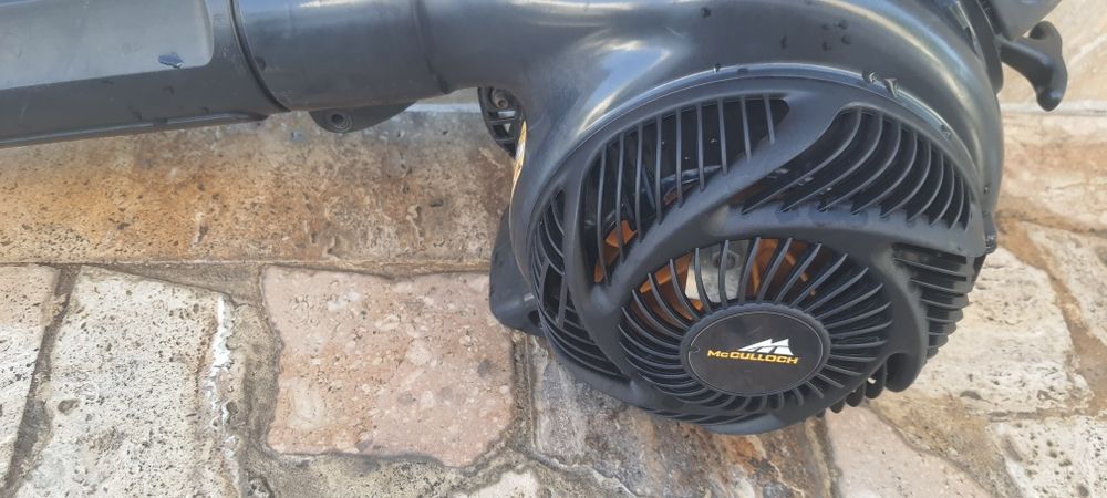 Suflanta mcculloch husqvarna frunze praf pe benzina