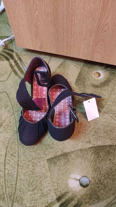 Vand pantofi noi, cu eticheta, culoare neagra, toc 7 cm