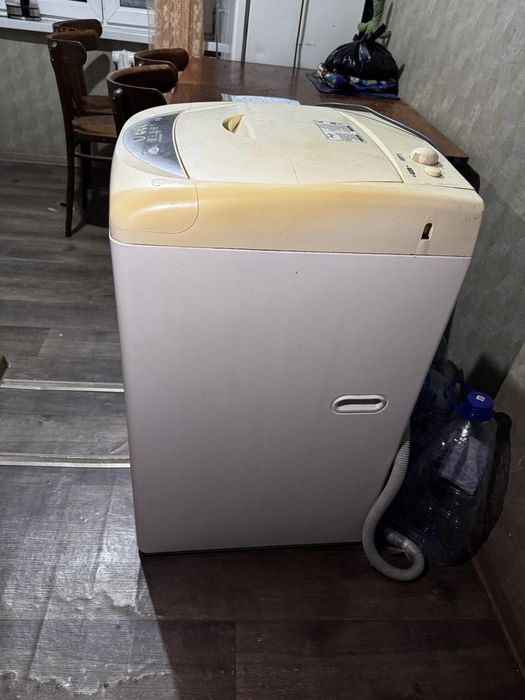 Продаю стиральную машину