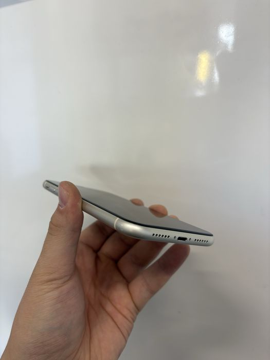 Продам iPhone 11 - 128Gb