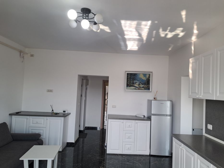 Închiriez apartament 3 camere  ,  loc de parcare inclus , in  zona AFI