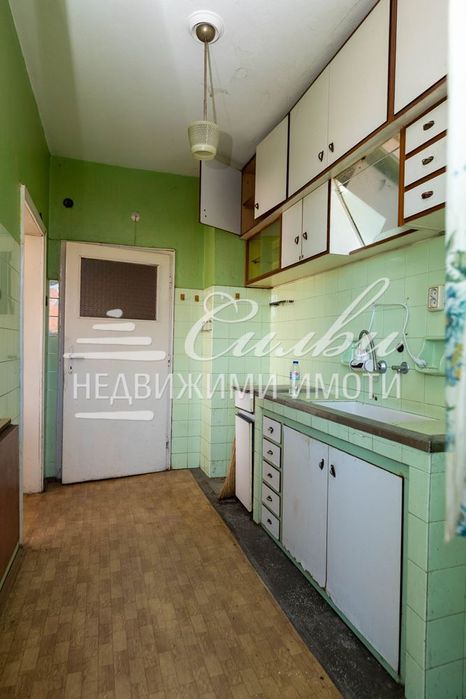 Продава се Многостаен апартамент в Шумен, Военно училище - 142 кв.м за 1257 €/кв.м - Снимка #2