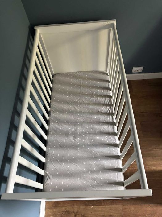 Set IKEA SUNDVIK Pătuț pentru bebeluși + Masă înfășat