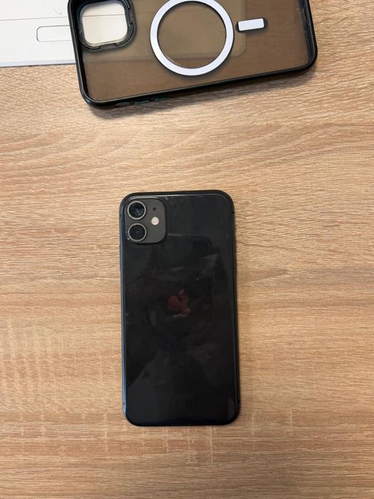 Продам IPHONE 11 в хорошем состоянии