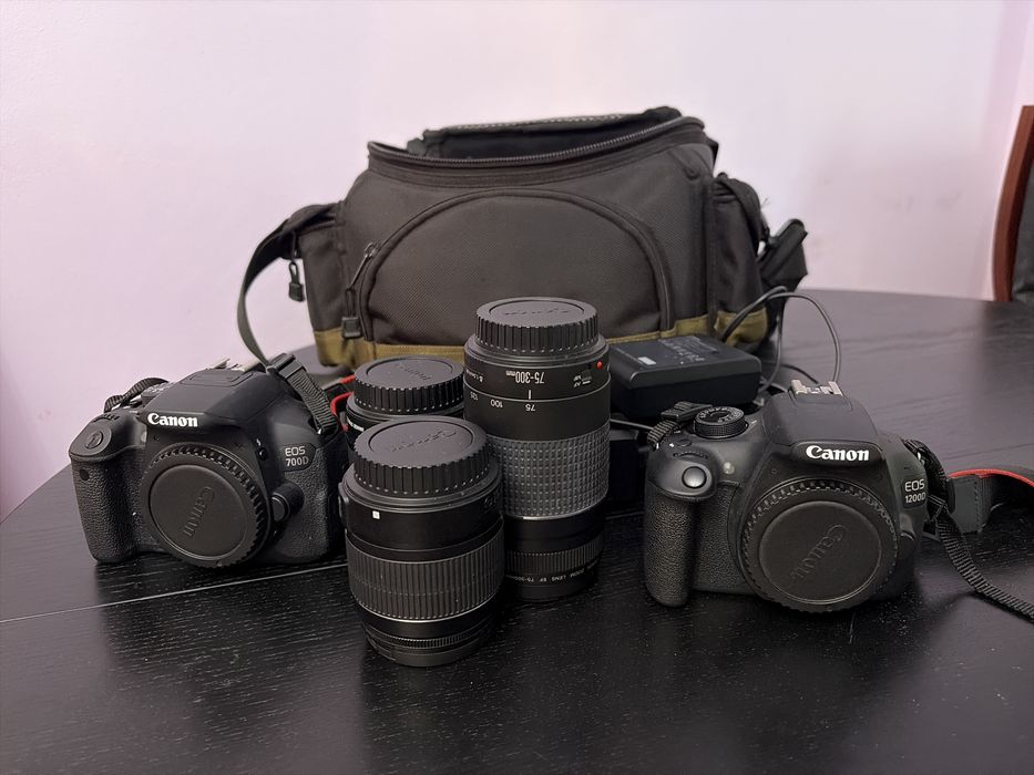 Set   2  camere foto Canon + 3  obiective