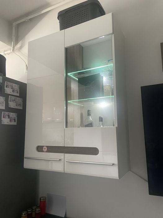 Vand biblioteca cu lumini