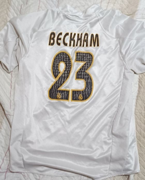 Продавам футболни тениски