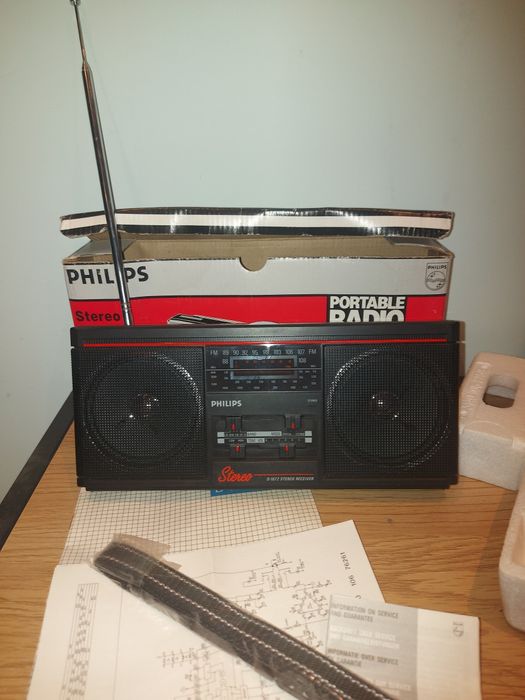 Радио Philips D 1672