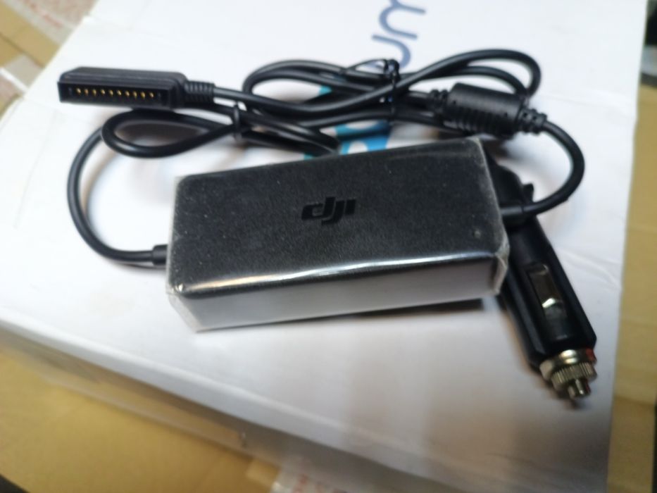 Зарядно автомобилно на 12 волта за  DJI Macic Pro