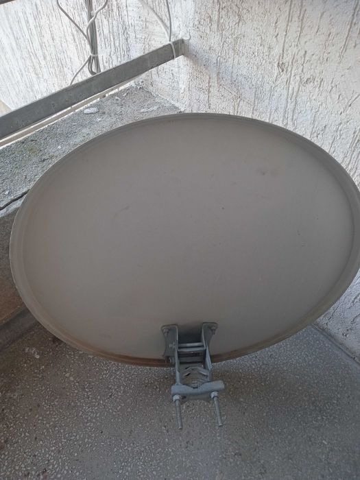 Сателитна антена Булсатком с двоен конвертор