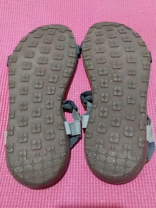 Боси обувки, сандали