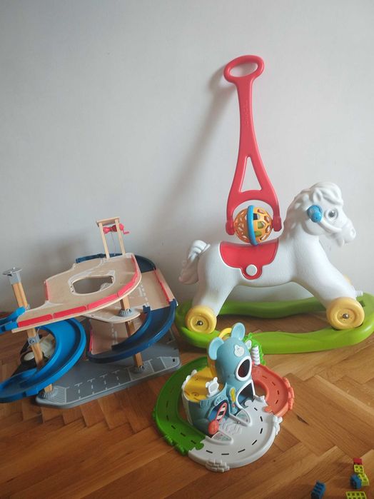 Детски играчки - гараж, конче,