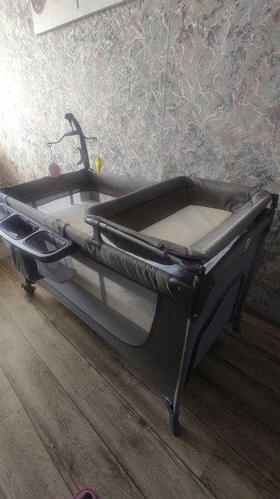 Детская кроватка-манеж