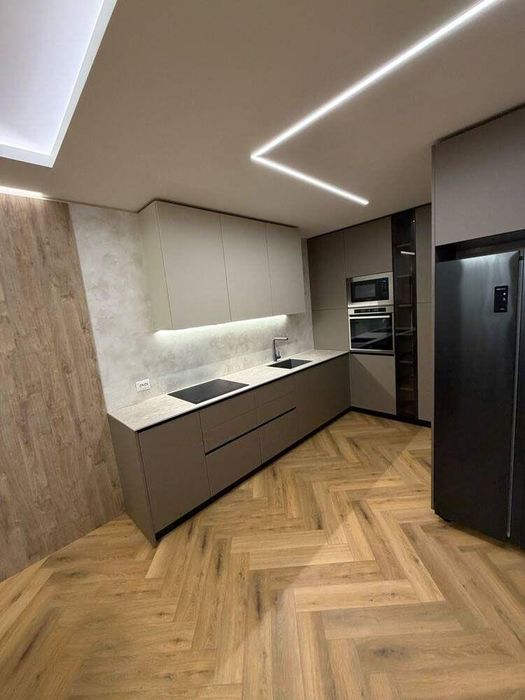 Дава се под наем Тристаен апартамент в София, Полигона - 130 кв.м за 1121.49 € - Снимка #3