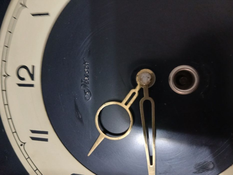 Продавам часовник маяк степен