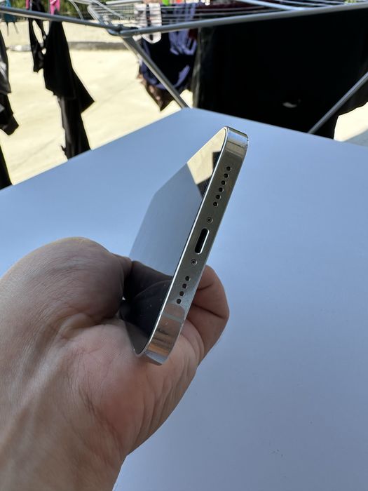 Продавам iPhone 12 Pro Max 128 GB.
