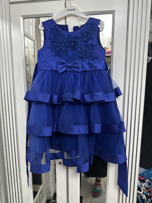 Продам 2 платья на девочку