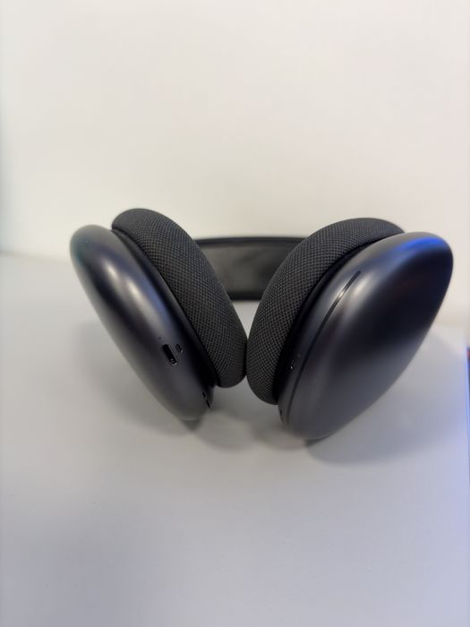 Airpods Max Lighting
