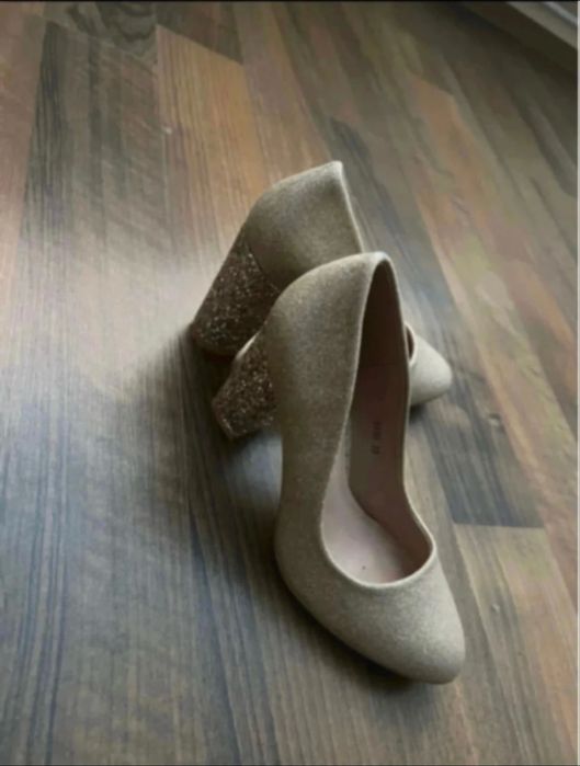 Pantofi cu toc!!