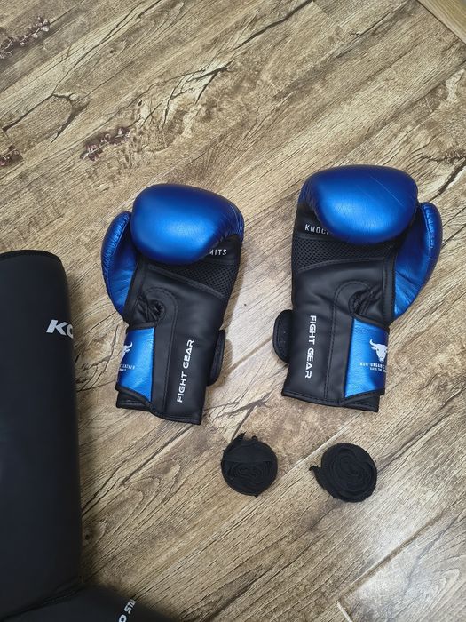 Mănuși și tibiere knockout