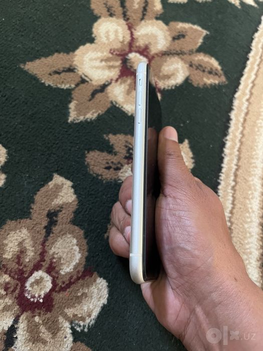 iPhone 11 64 GB tirnniq holatda.