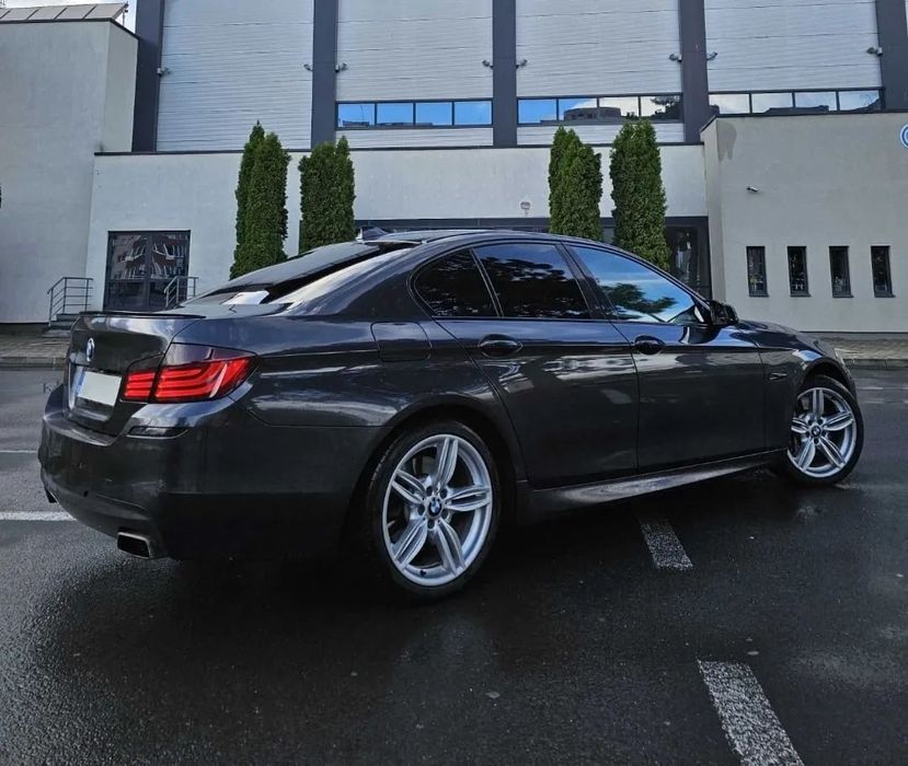 BMW Seria 5 BMW 550i F10 – V8 Twin Turbo