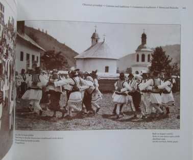 5 albume etnografie Familia taraneasca in Romania Bucovina de altadata