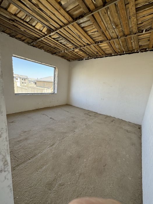 Uy sotiladi karopka hi tech