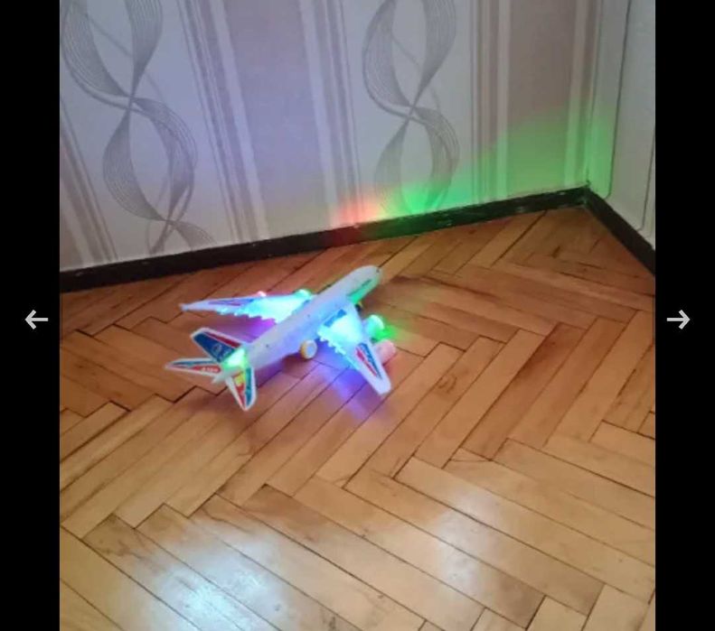 Музикален и светещ самолет