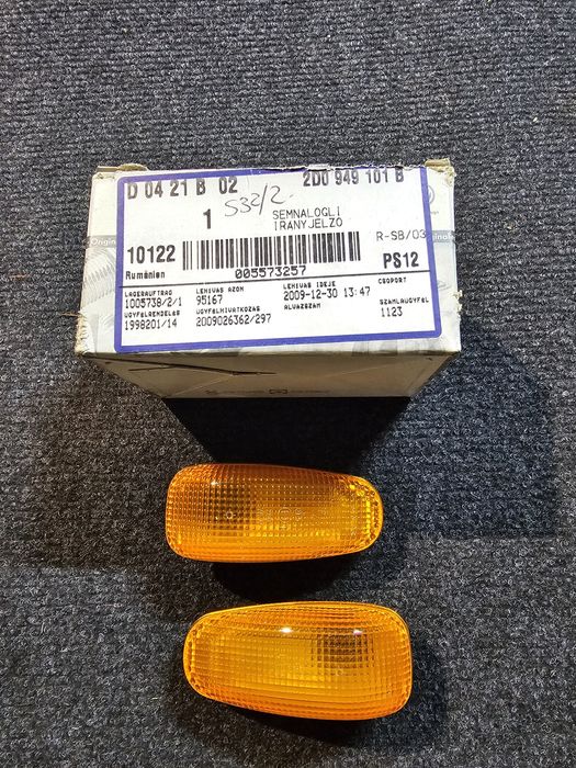 Set semnalizari aripi noi originale Volkswagen LT mk2

Cod Oe: 2D0 949