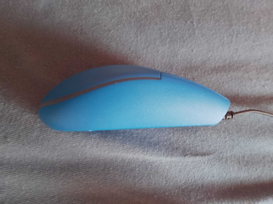 Продавам мишка Logitech g 102 LIGHTSYNC