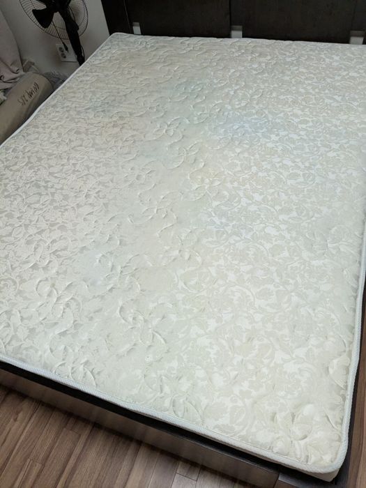 Кровать с матрасом 160х200