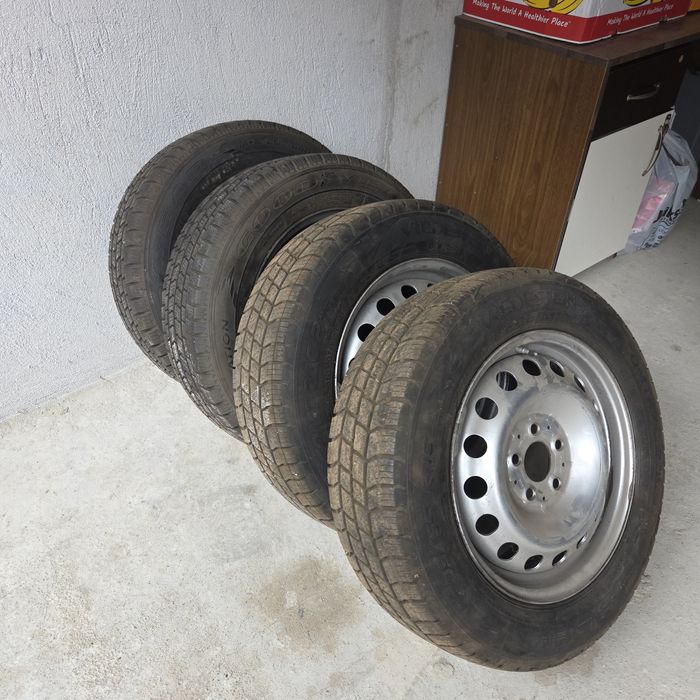 Зимни гуми 4 бр. за бус  с джанти