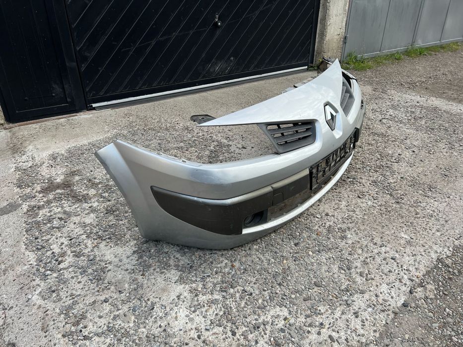 Vând 2 bări spate Megane 2 hatchback și o bara fata facelift avariata