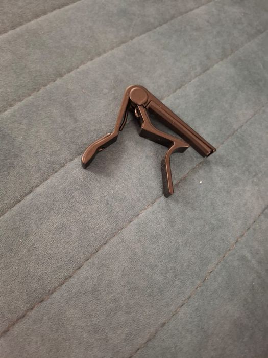 НОВАЯ: Продам Электрогитару,торг