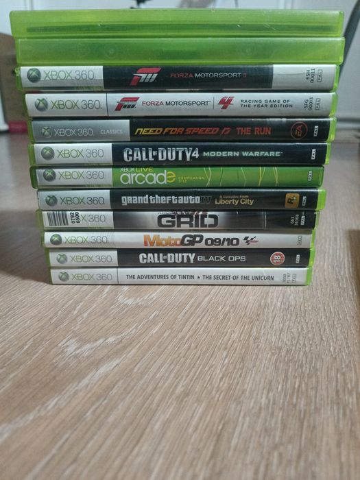 Xbox 360 S + 11 jocuri + controller