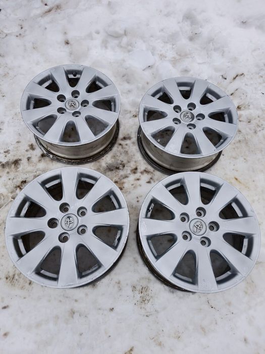 Продам оригинальные диски Тойота R16