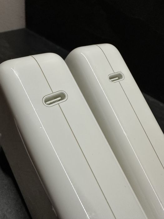 Apple MagSafe 140w адаптер + кабел за зареждане.