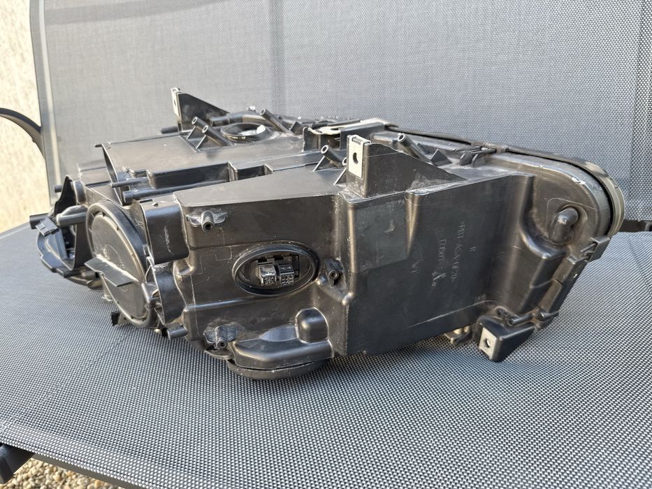 Far BMW Seria 5/F10 Bi-Xenon Adaptiv  ca nou!  Germania !