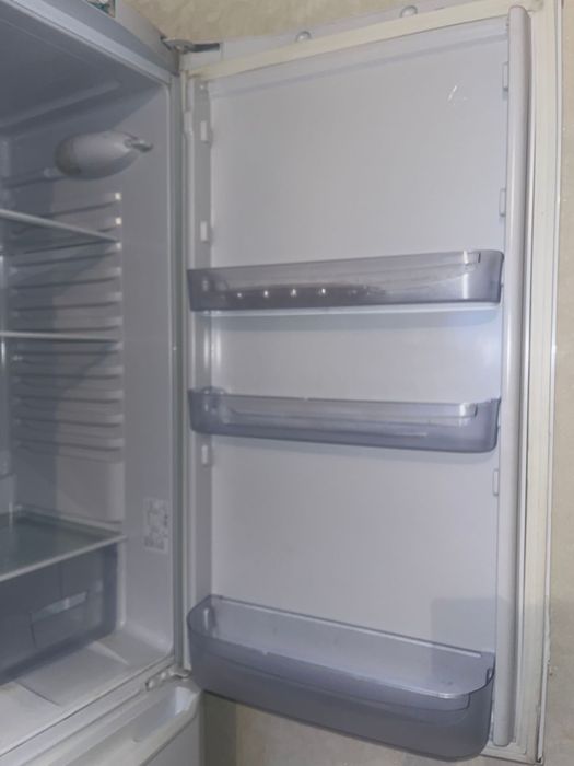 Холодильник Indesit в хорошем состоянии