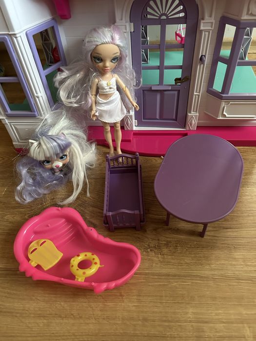 Къща за кукли, гримьорна, кукли, пъзели, игри