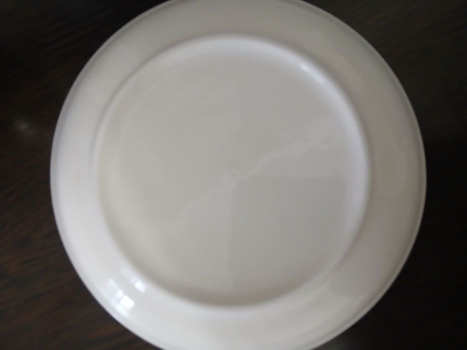 Новые белые тарелки