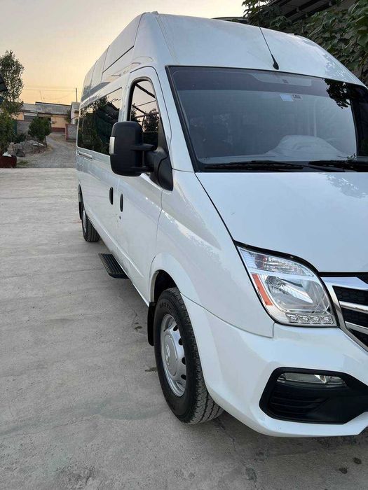 Микроавтобуси . .