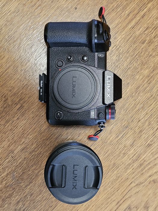 Lumix S1 DC-S1, LUMIX 20-60mm f/3.5-5.5