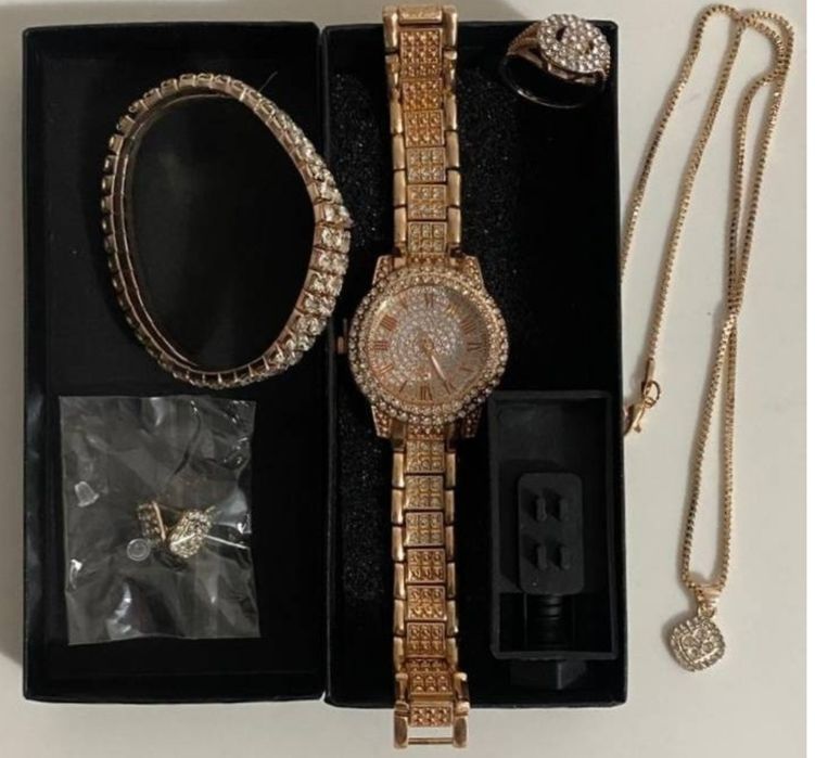 Продам модные разные наручные часы новое!