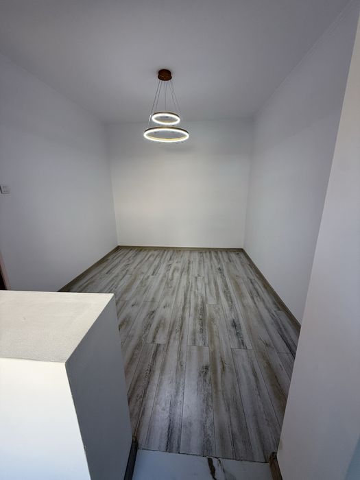 Vand Apartament 2 camere et 1